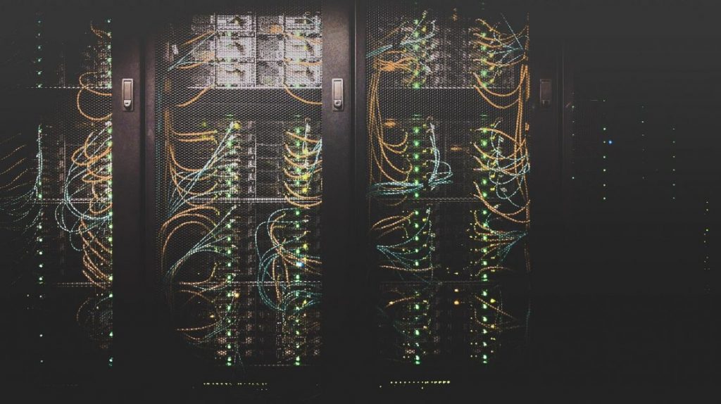 Professionele serverruimte met netwerkapparatuur - NAS server voor bedrijfsgebruik