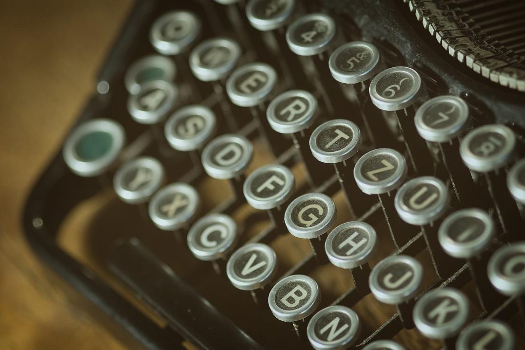 Online typelessen interface met real-time feedback en voortgangstracking voor het optimaliseren van typesnelheid
